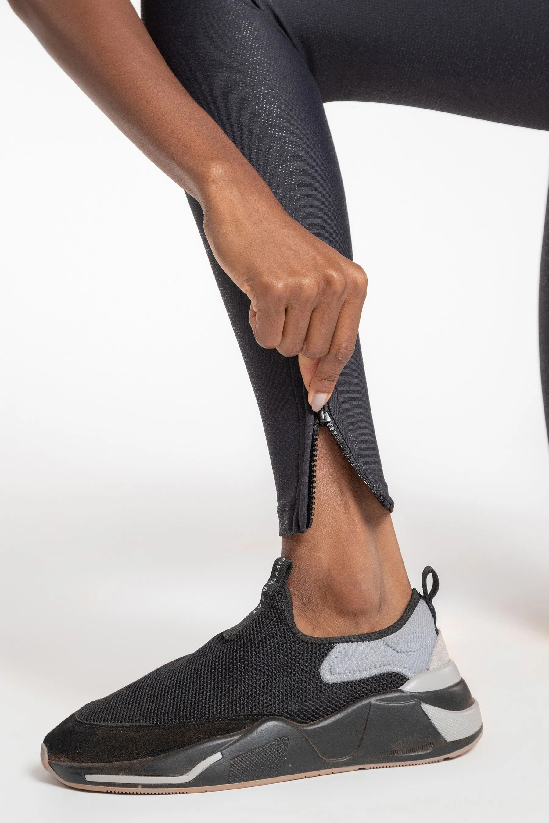 Cool Effect Zip Tight