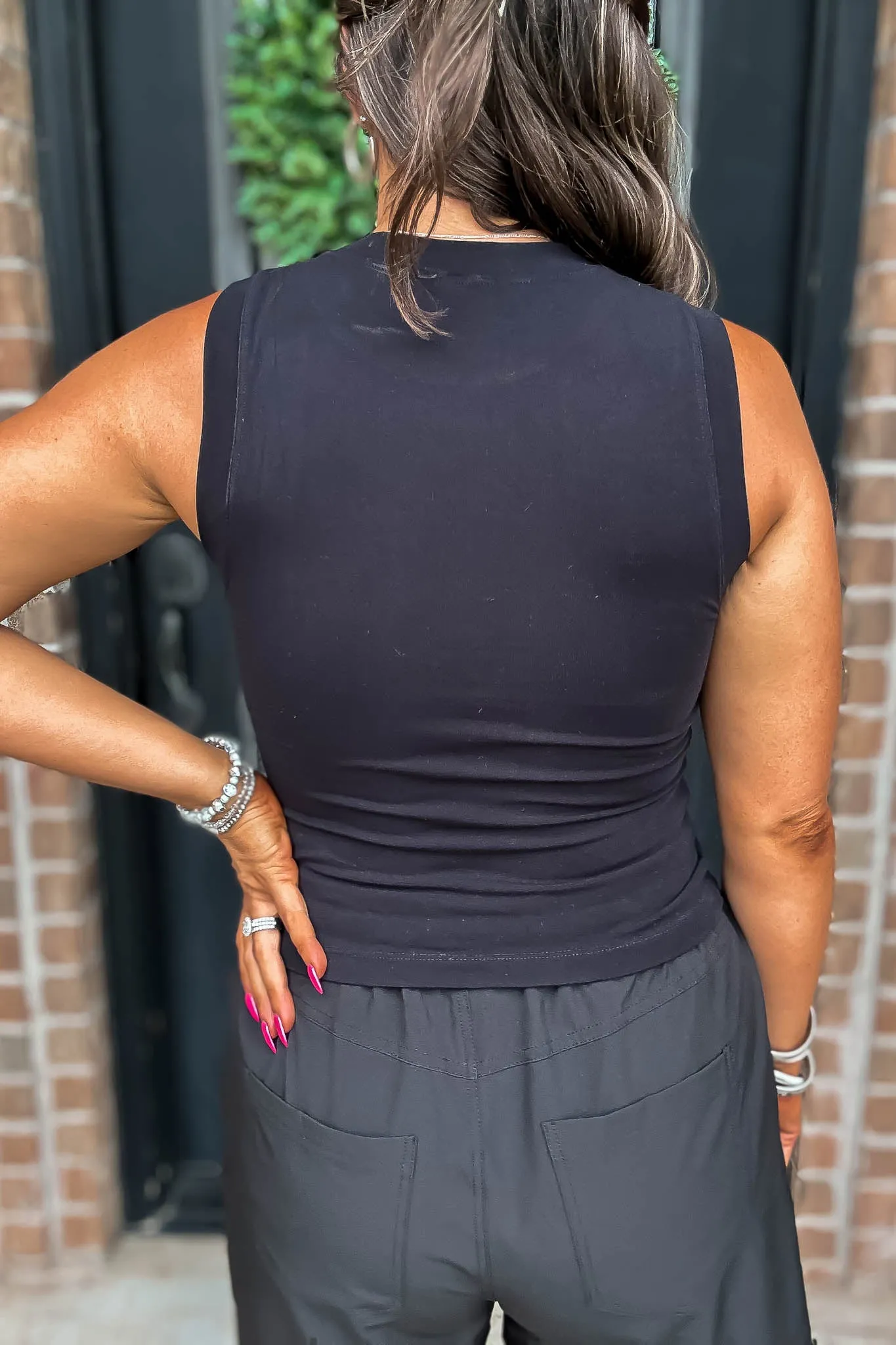 Dynamic Fashion Black Seamed Muscle Crop Tank